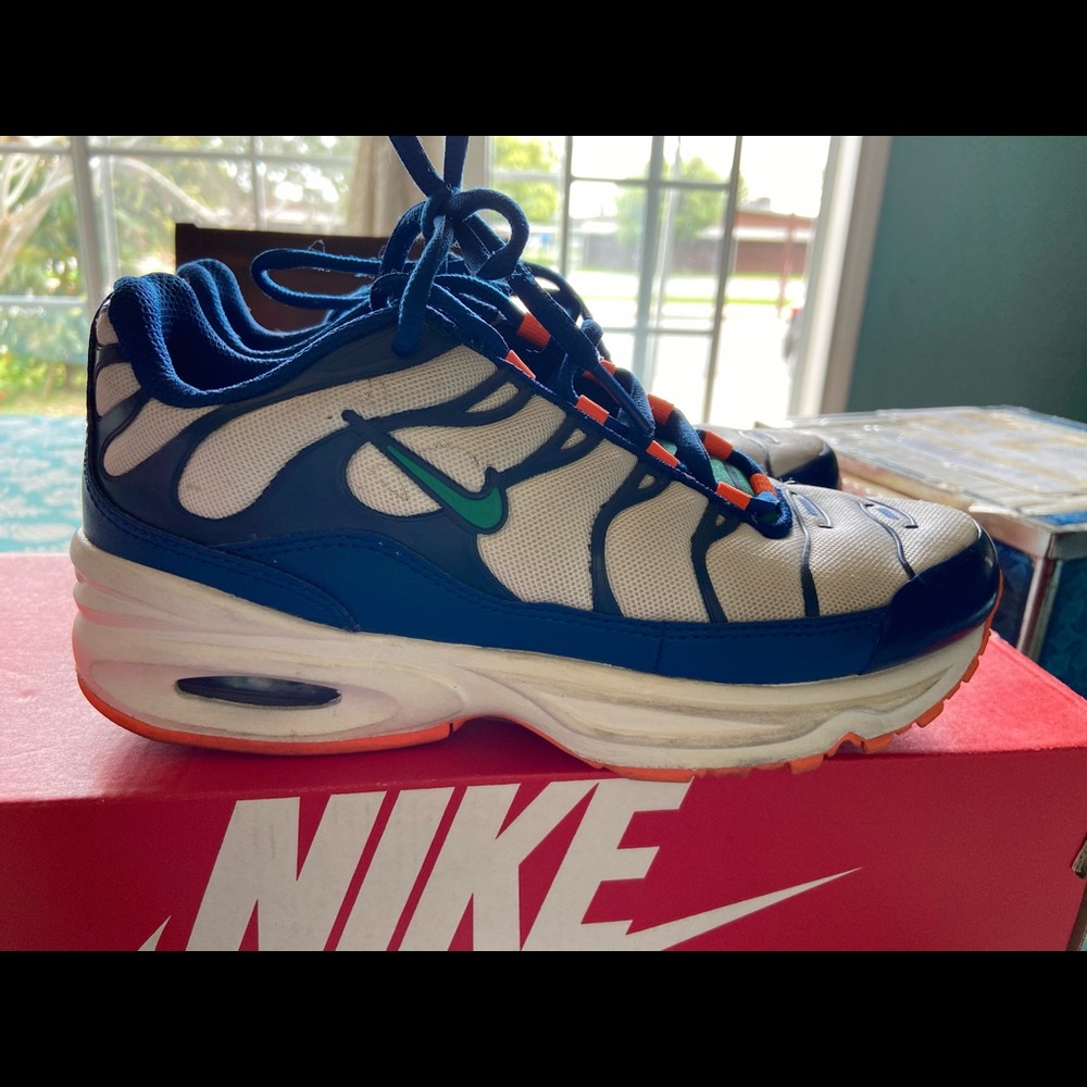 NIKE AIR MAX  SIZE 3Y